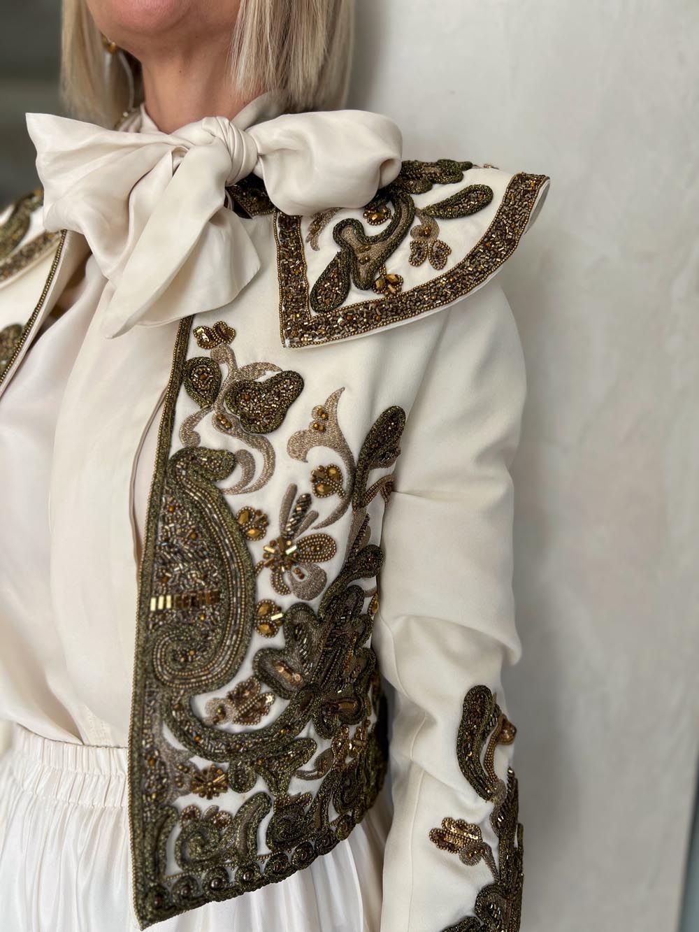 torera bordado oro