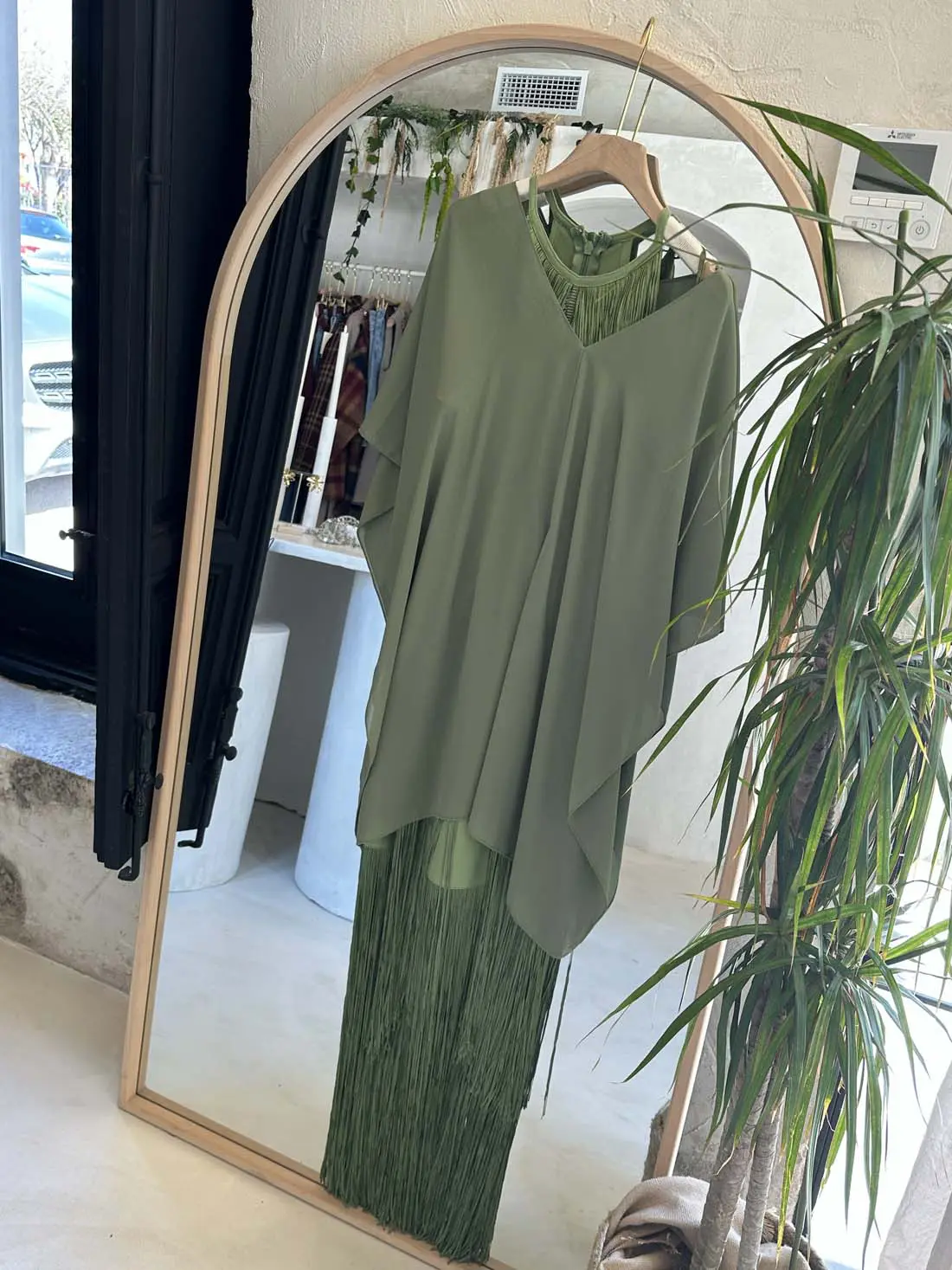 Capa Elegante Verde Oliva para Mujer