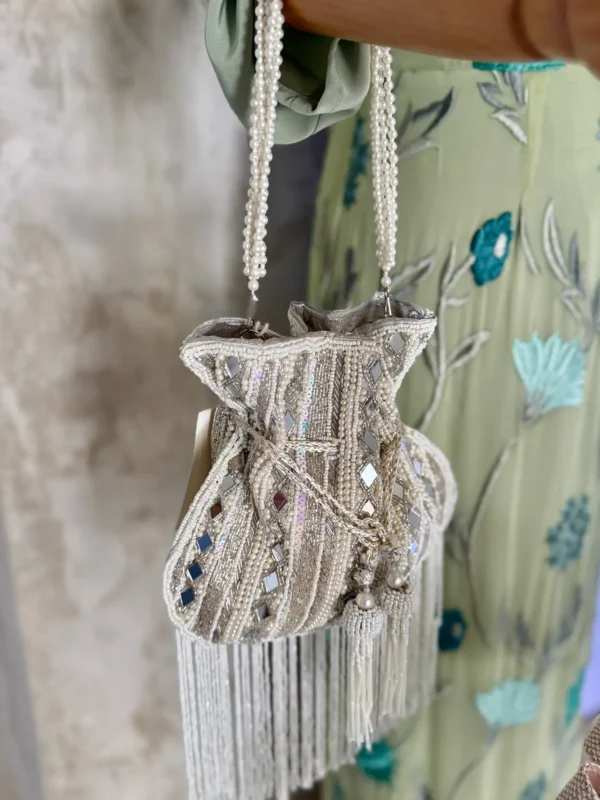 Bolso Bombonera de Pedrería y Flecos Plata Sanremo