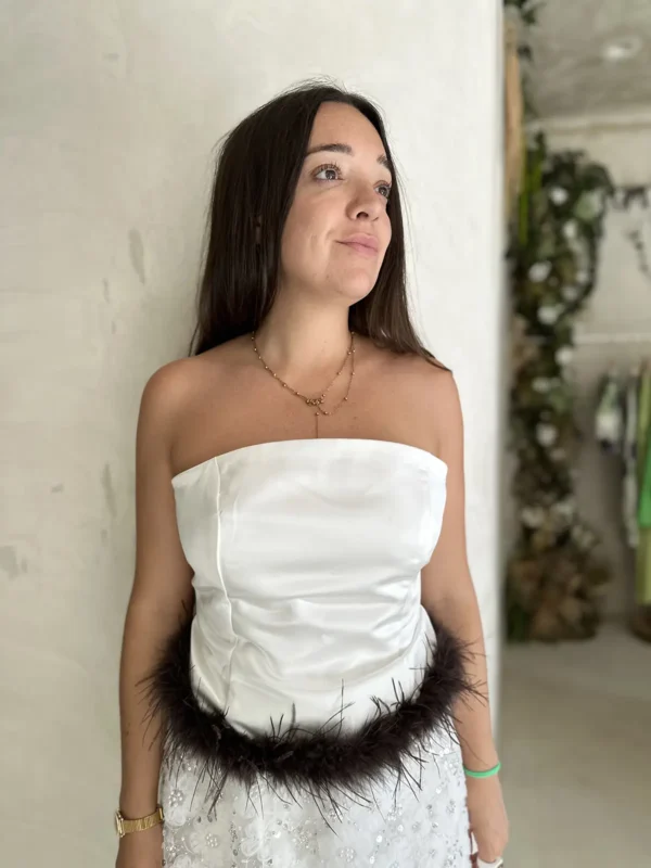 Top Palabra de Honor Satinado con Plumas Florencia