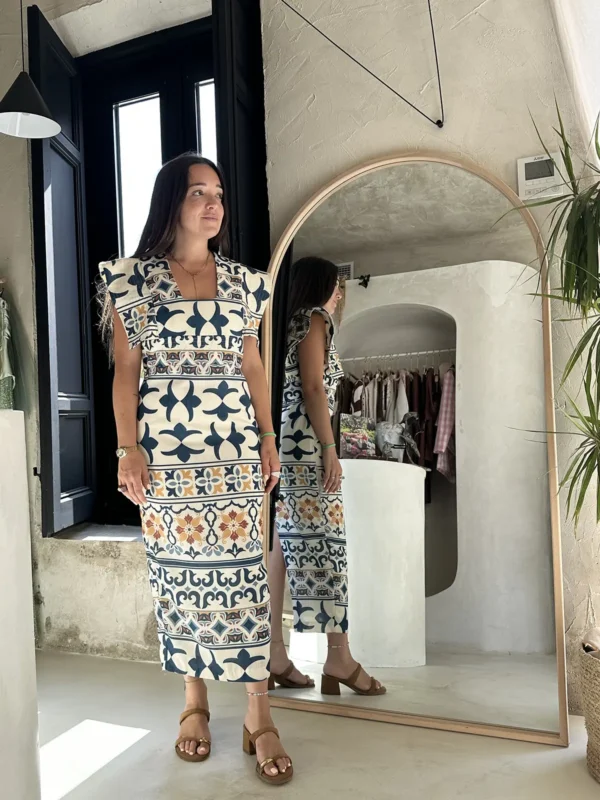 Vestido Midi Estampado Azulejo con Mangas Estructuradas Capri