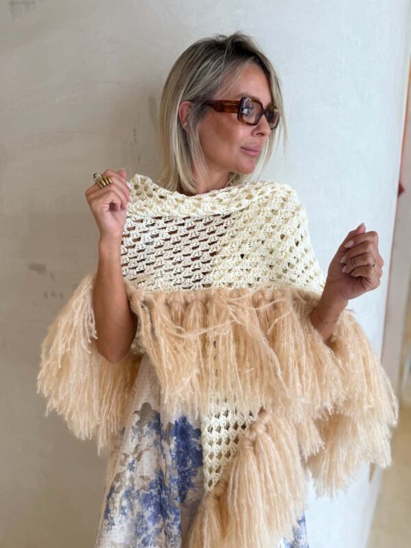 Poncho Beige de Flecos Tulum