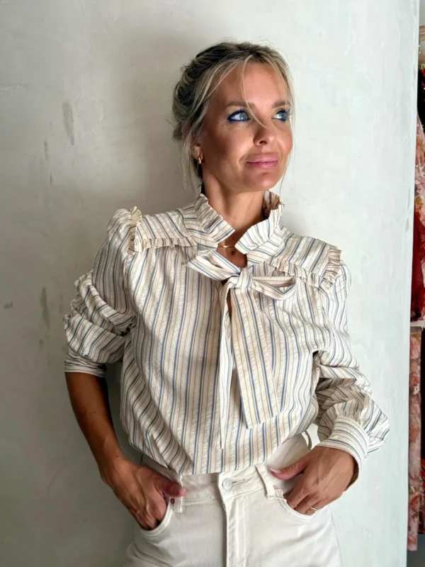 Camisa Rayas con Volantes y Lazada Burdeos