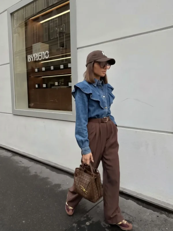 Camisa Vaquera Denim con Volantes en el Pecho