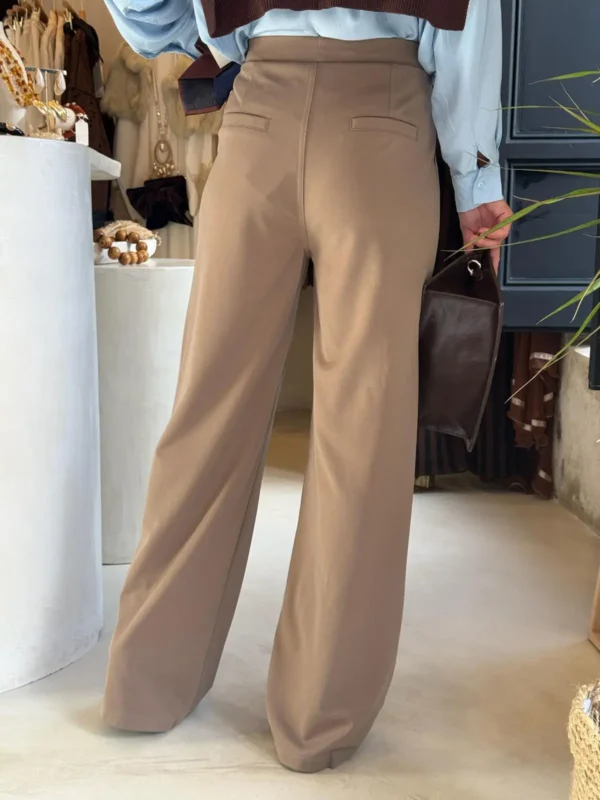 Pantalón Fluido de Tiro Alto en Color Camel